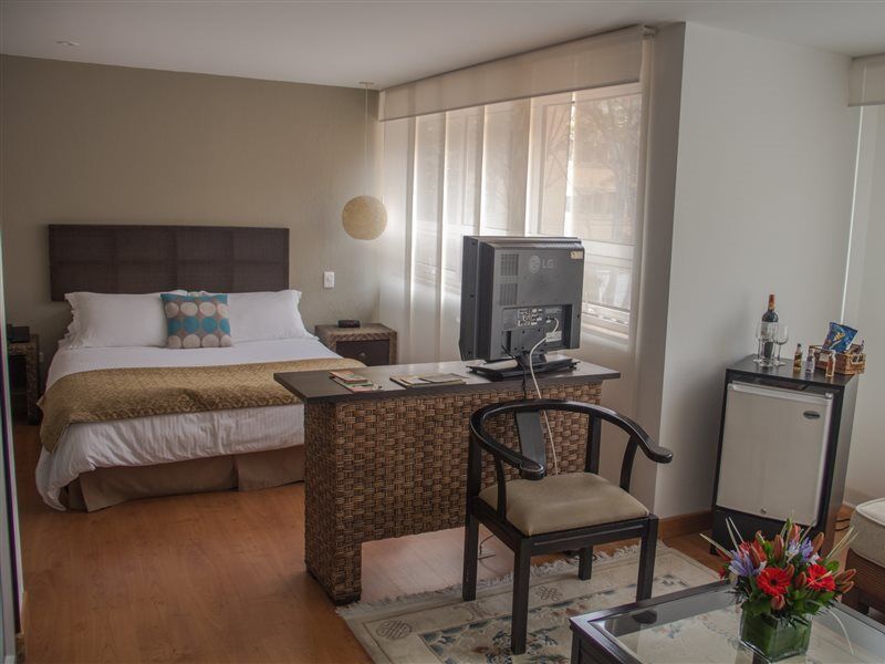 Hotel Retiro 84 By Mij Богота Екстериор снимка